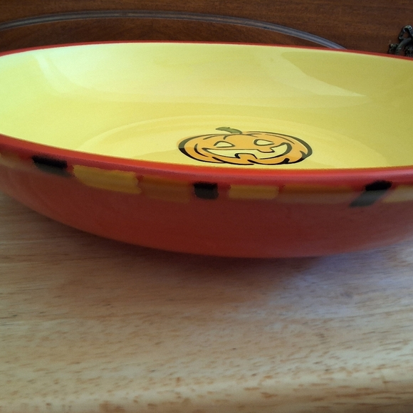 HALLOWEEN Treats Ceramic Serving Bowl - Picture 11 of 15